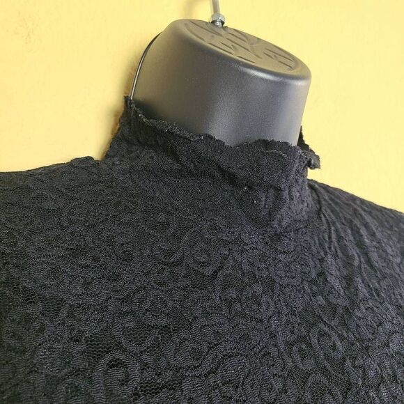 Vince Camuto Lace Long Sleeve - Picture 4 of 8